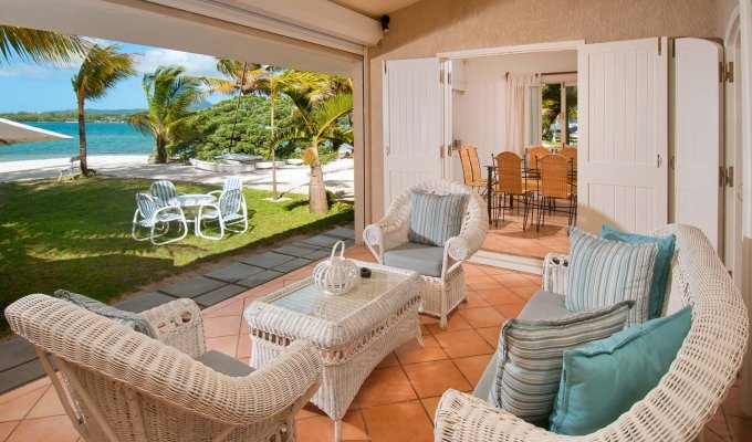 Location villa Ile Maurice pieds dans l'eau à Trou d'Eau Douce 500m de l'île aux Cerfs