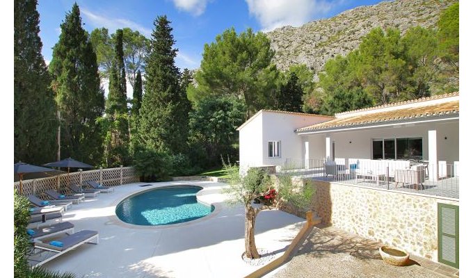 Îles Baléares location villa luxe Majorque Pollença piscine privée proche plage 
