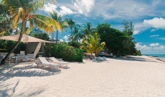 Location Villa Ile Maurice Pieds dans l'eau plage de Roches Noires Cote Est - Piscine Jacuzzi Cuisinière