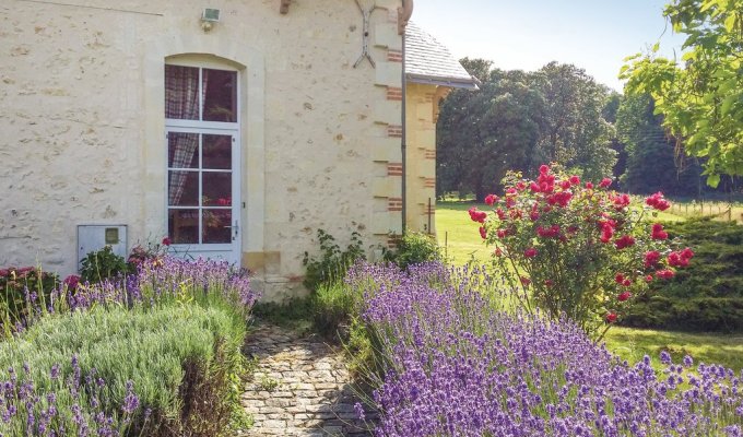 Pays de la Loire Location Maison de Charme Angers avec 2 piscines à disposition sur le domaine d'un château