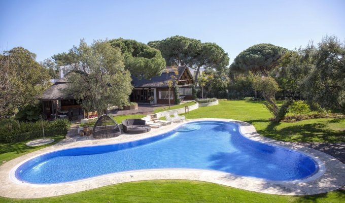 Grande piscine et tranquilité