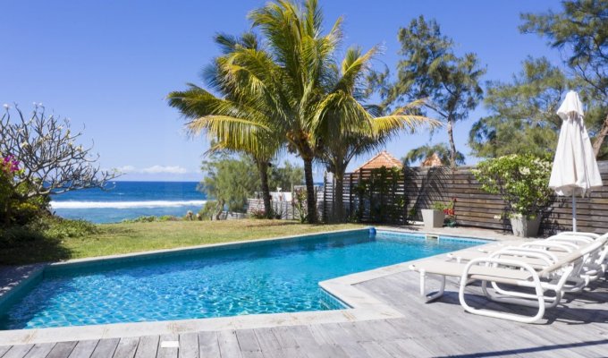 Location villa Ile Maurice pieds dans l'eau avec personnel