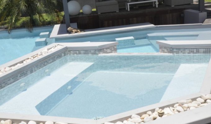 Location villa de vacances luxueuse à St-François en Guadeloupe avec piscine privée 