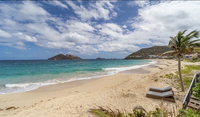 Location Villa St Barthelemy pieds dans l'eau plage de Flamands Piscine privée