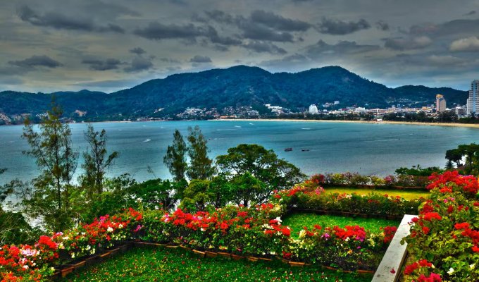 Location villa Phuket à Patong avec piscine privée, personnel et vue mer imprenable