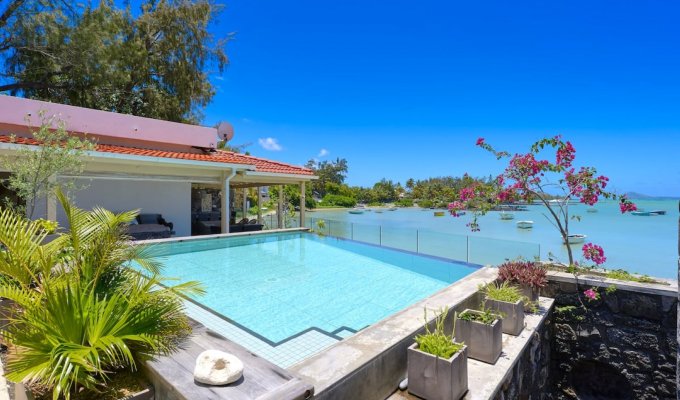 Location Villa Ile Maurice Pieds dans l'eau Grand Baie Grand Gaube Piscine & Personnel