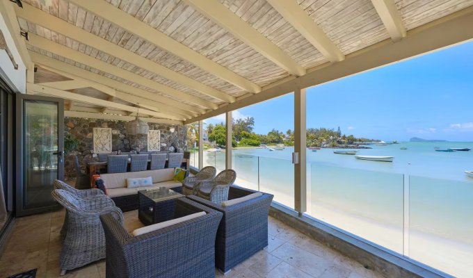 Location Villa Ile Maurice Pieds dans l'eau Grand Baie Grand Gaube Piscine & Personnel